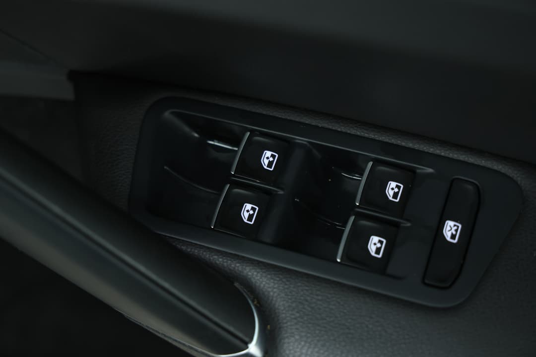 2018 Volkswagen Golf 110 Tsi Highline, Automatic, 41617 km, Drivers Side Door Panel Controls