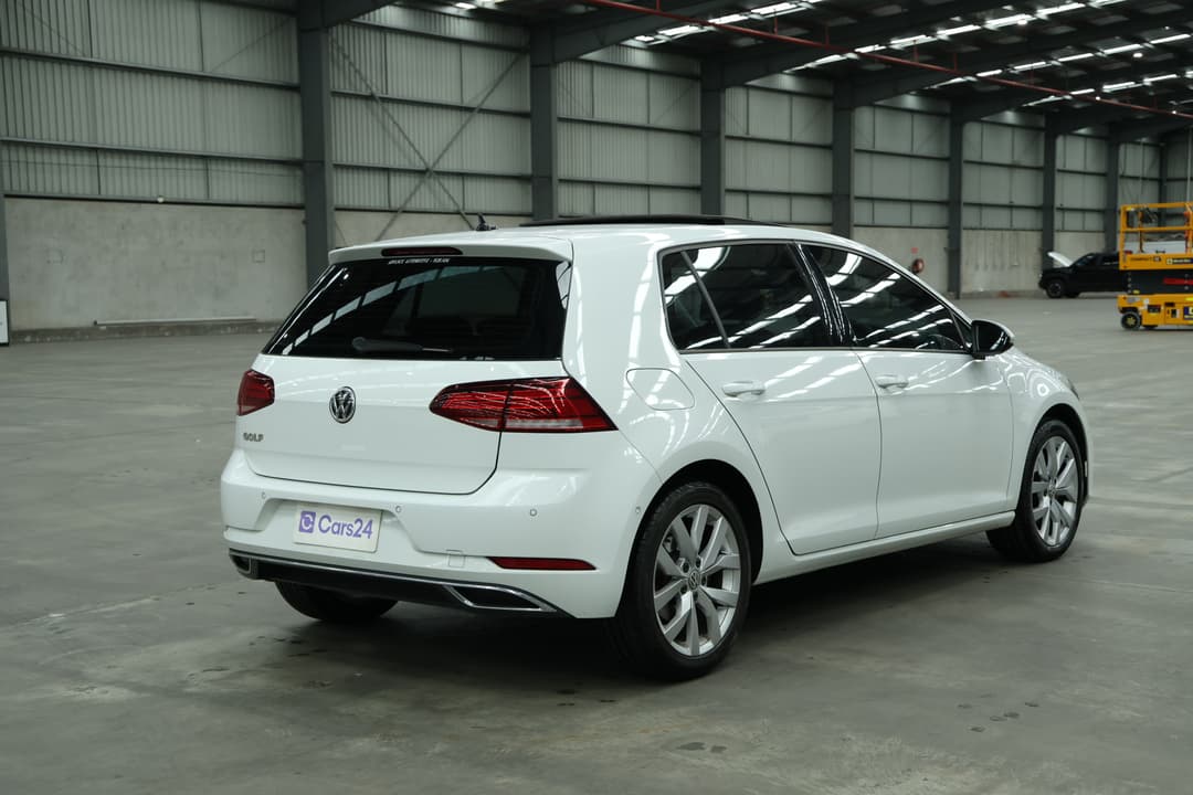 2018 Volkswagen Golf 110 Tsi Highline, Automatic, 41617 km, Right Back Diagonal (45- Degree) View