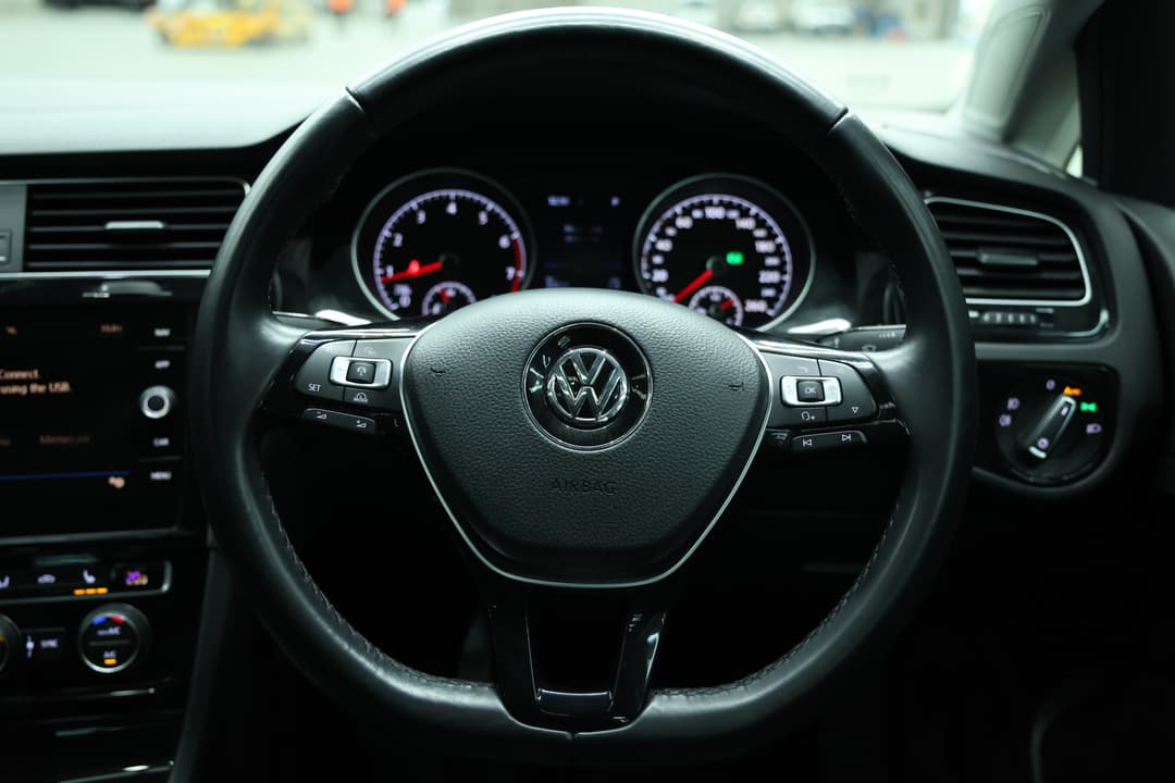 2018 Volkswagen Golf 110 Tsi Highline, Automatic, 41617 km, Steering Wheel Close-up