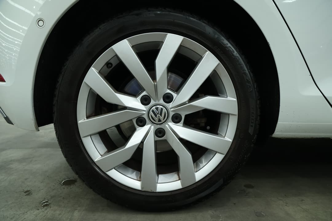 2018 Volkswagen Golf 110 Tsi Highline, Automatic, 41617 km, Right Rear Wheel