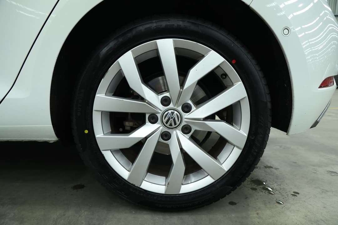 2018 Volkswagen Golf 110 Tsi Highline, Automatic, 41617 km, Left Rear Wheel