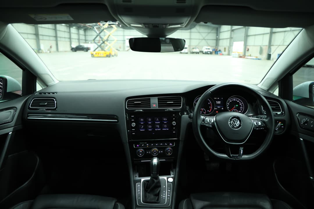2018 Volkswagen Golf 110 Tsi Highline, Automatic, 41617 km, Dashboard View