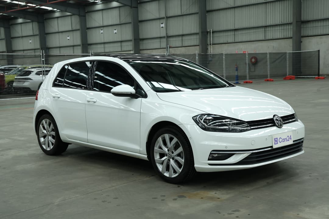 2018 Volkswagen Golf 110 Tsi Highline, Automatic, 41617 km, Right Front Diagonal (45- Degree) View