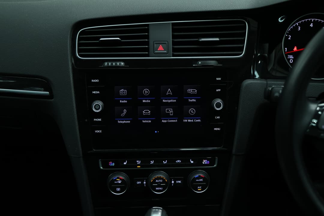 2018 Volkswagen Golf 110 Tsi Highline, Automatic, 41617 km, Center Console