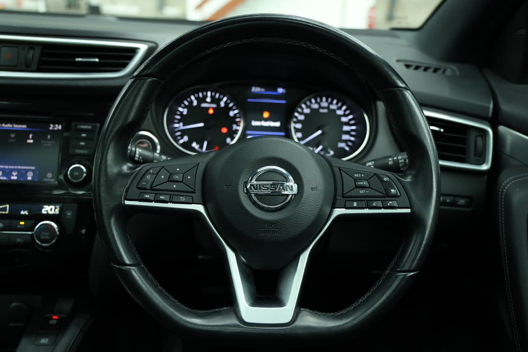 2020 Nissan Qashqai Ti, Automatic, 109660 km, Steering Wheel Close-up