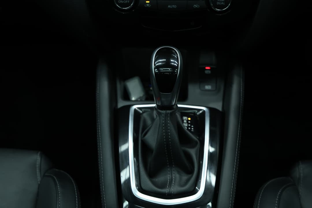 2020 Nissan Qashqai Ti, Automatic, 109660 km, Gear Lever 