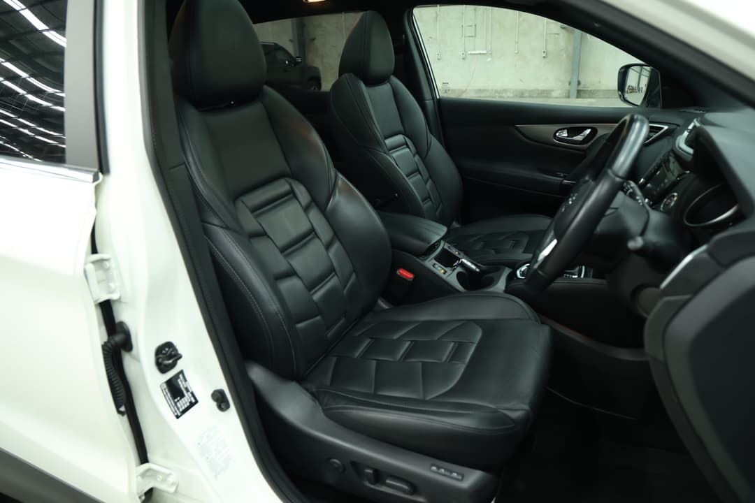 2020 Nissan Qashqai Ti, Automatic, 109660 km, Right Side Front Door Cabin View