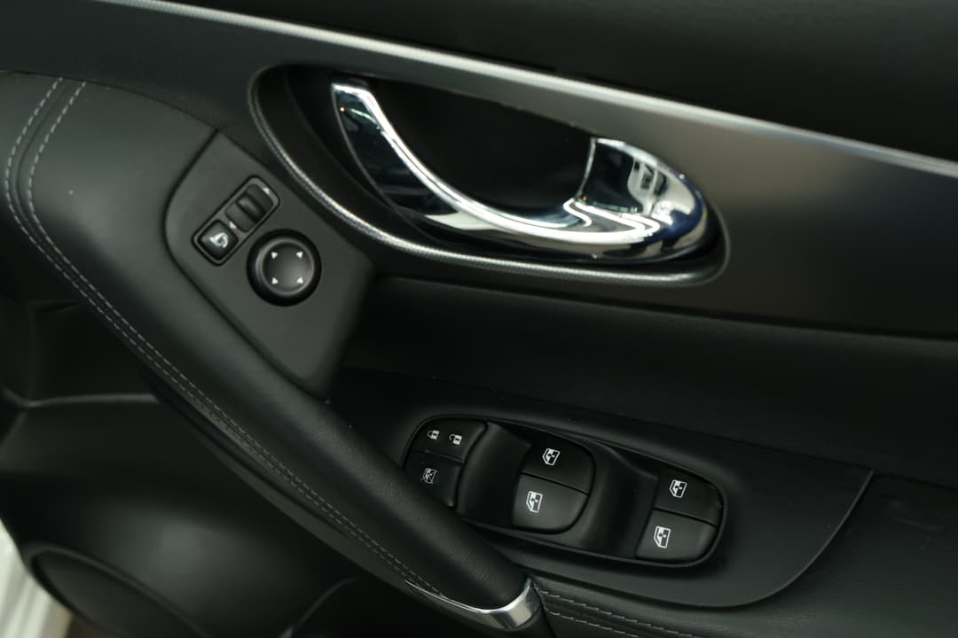 2020 Nissan Qashqai Ti, Automatic, 109660 km, Drivers Side Door Panel Controls