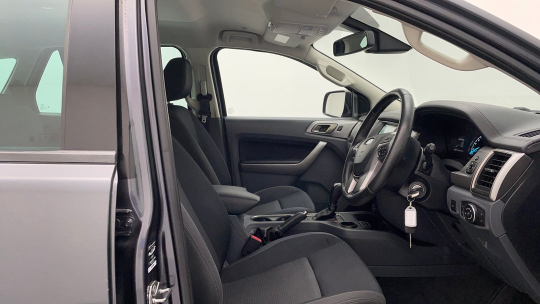 2016 Ford Everest Trend (rwd), Automatic, 89089 km, Right Side Front Door Cabin View