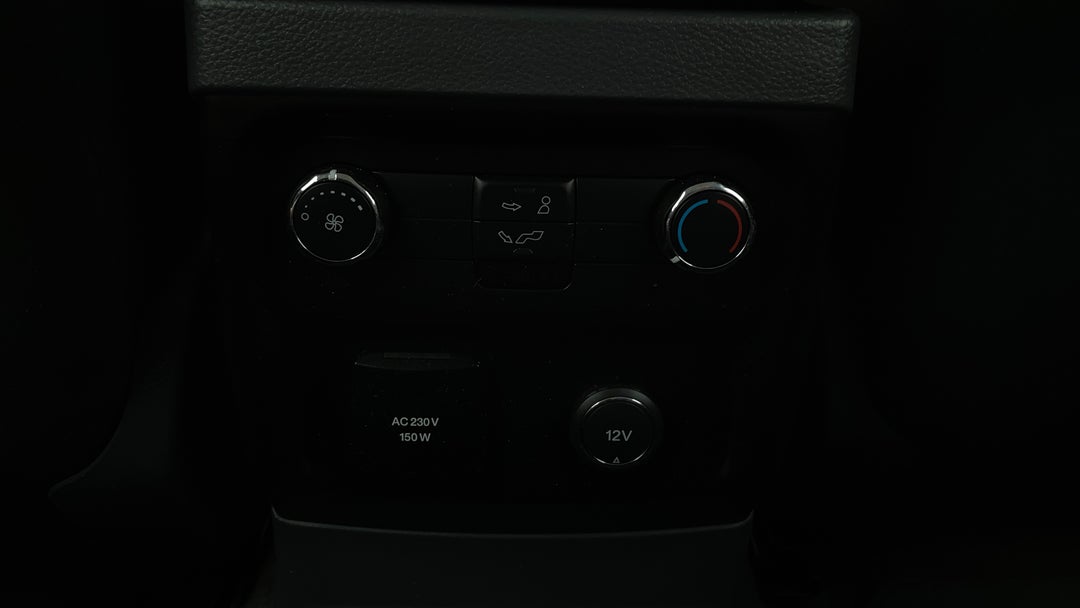 2016 Ford Everest Trend (rwd), Automatic, 89089 km, Rear A/C Vent