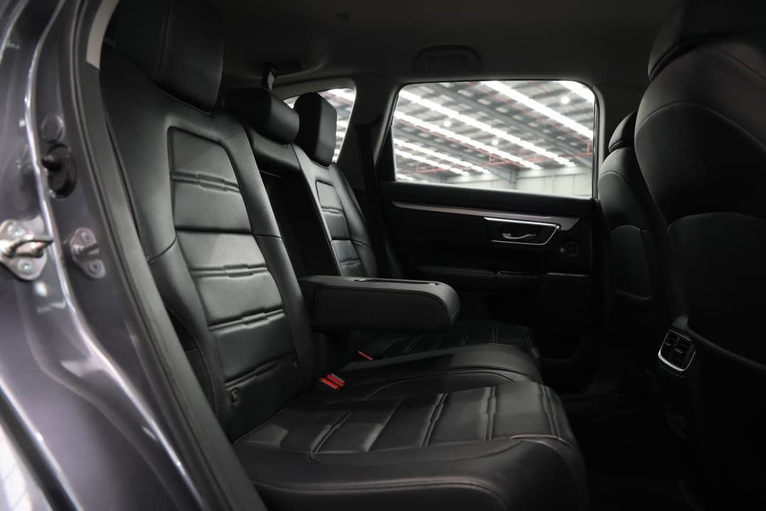 2021 Honda CR-V Vti L (AWD) 5 Seats, Automatic, 96688 km, Right Side Rear Door Cabin View