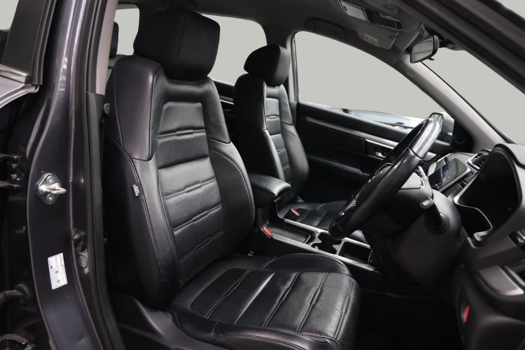 2021 Honda CR-V Vti L (AWD) 5 Seats, Automatic, 96688 km, Right Side Front Door Cabin View
