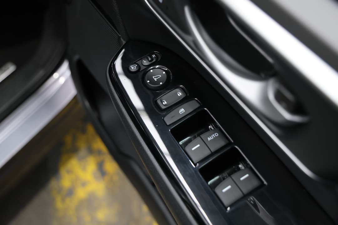 2021 Honda CR-V Vti L (AWD) 5 Seats, Automatic, 96688 km, Drivers Side Door Panel Controls