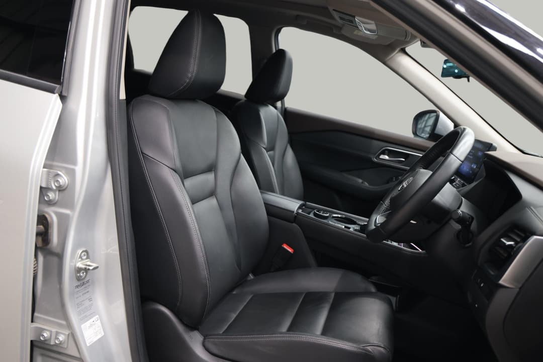 2023 Nissan X-trail Ti (4WD) E-power (hybrid), Automatic, 57144 km, Right Side Front Door Cabin View