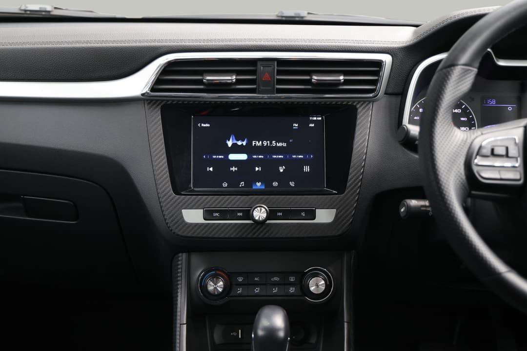 2023 MG ZS Excite, Automatic, 14160 km, Center Console
