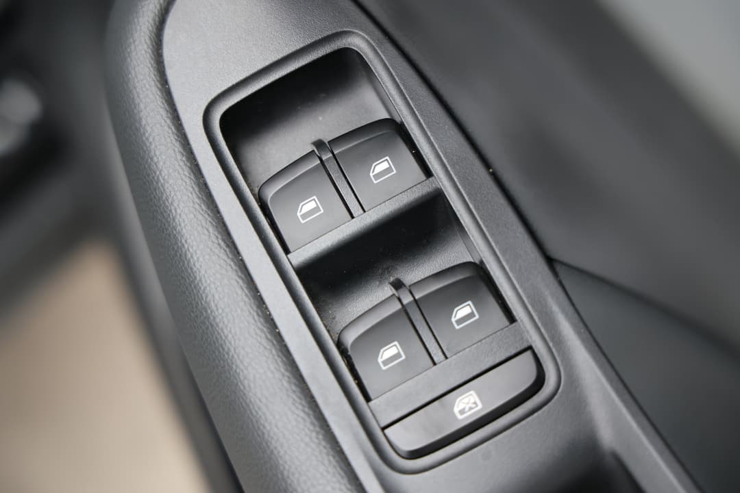 2023 MG ZS Excite, Automatic, 14160 km, Drivers Side Door Panel Controls