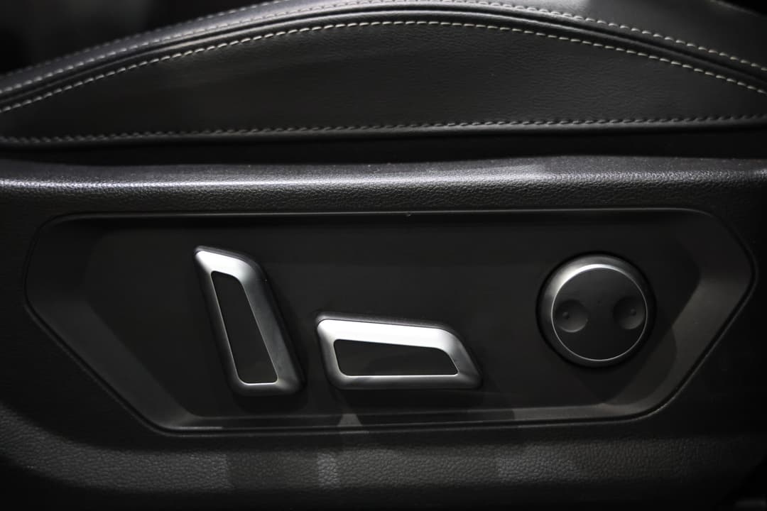 2024 GWM Haval H6 Ultra Hybrid, Automatic, 24032 km, Drivers Side Adjustment Panel