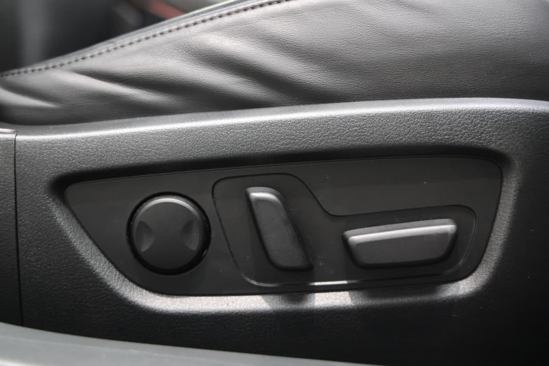 2022 Mazda CX-30 G25 Touring (AWD), Automatic, 77093 km, Drivers Side Adjustment Panel