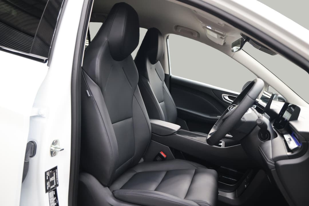 2026 MG Mg4 Urban Ev Essence 43, Automatic, 6015 km, Right Side Front Door Cabin View