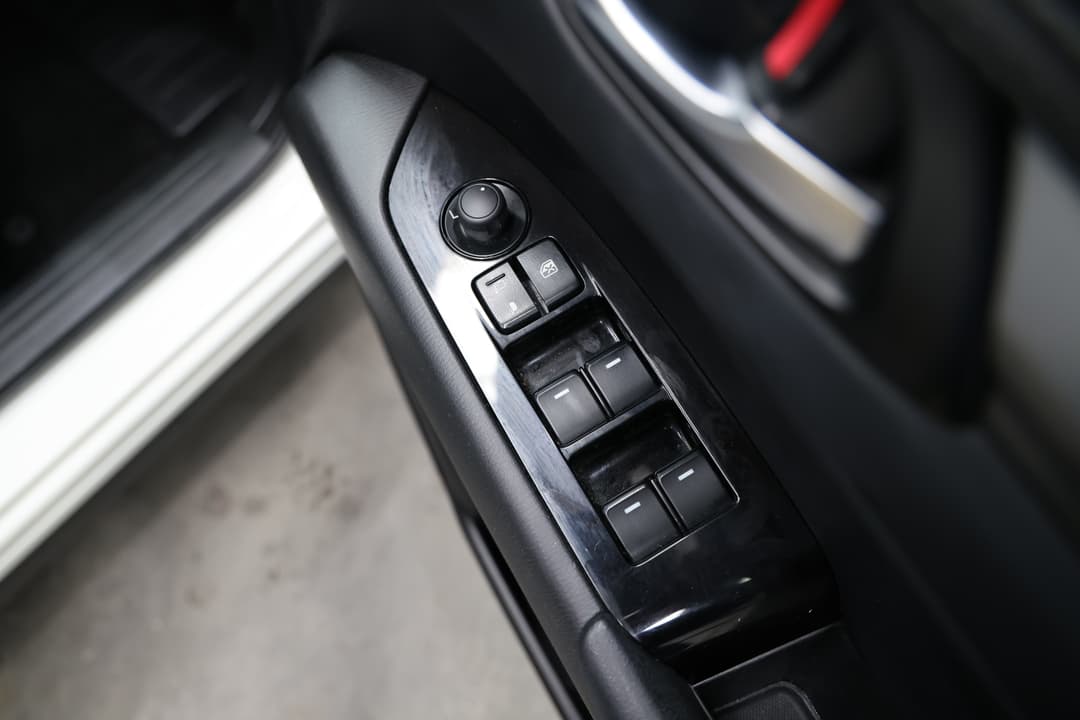 2019 Mazda CX-5 Maxx Sport (4x2), Automatic, 91518 km, Drivers Side Door Panel Controls