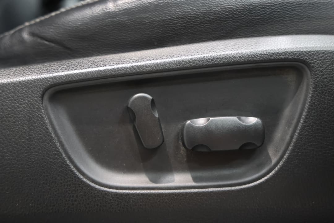 2016 Mitsubishi Pajero Sport Exceed (4x4) 7 Seat, Automatic, 167083 km, Drivers Side Adjustment Panel