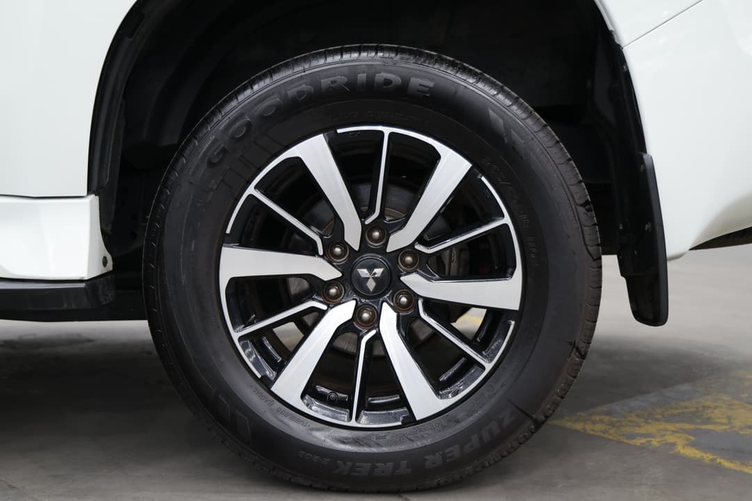 2016 Mitsubishi Pajero Sport Exceed (4x4) 7 Seat, Automatic, 167083 km, Left Rear Wheel