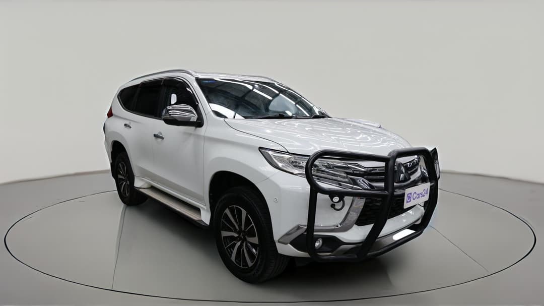 2016 Mitsubishi Pajero Sport Exceed (4x4) 7 Seat, Automatic, 167083 km, Right Front Diagonal (45- Degree) View