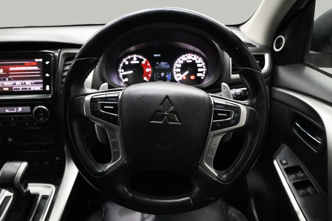 2016 Mitsubishi Pajero Sport Exceed (4x4) 7 Seat, Automatic, 167083 km, Steering Wheel Close-up