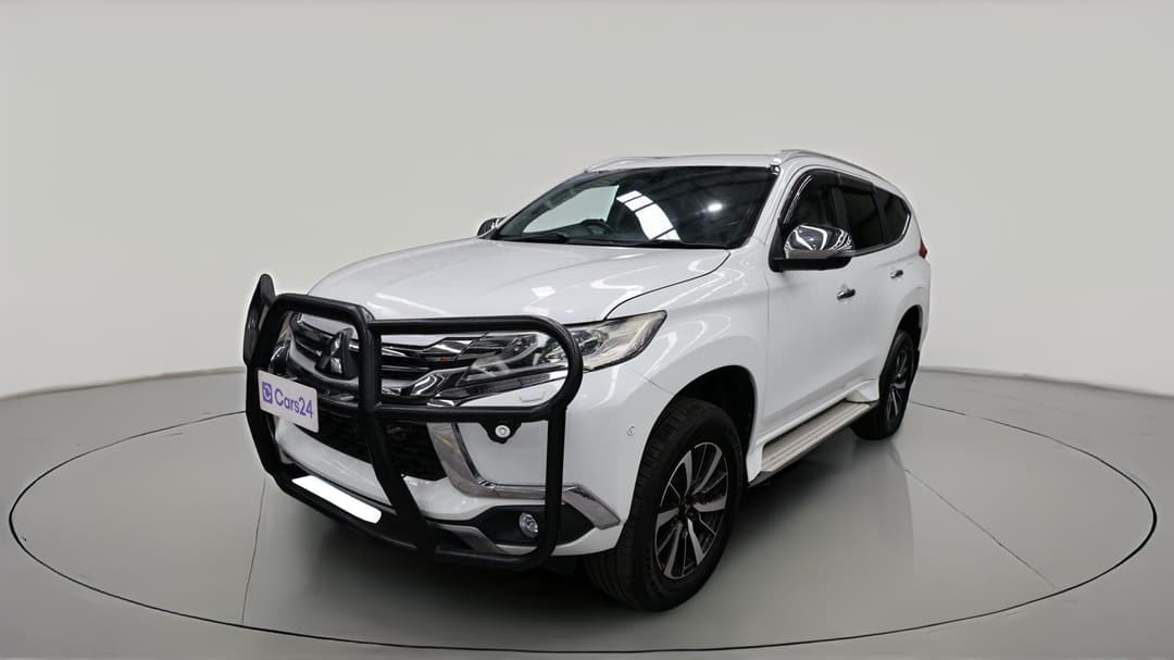 2016 Mitsubishi Pajero Sport Exceed (4x4) 7 Seat, Automatic, 167083 km, Left Front Diagonal (45- Degree) View