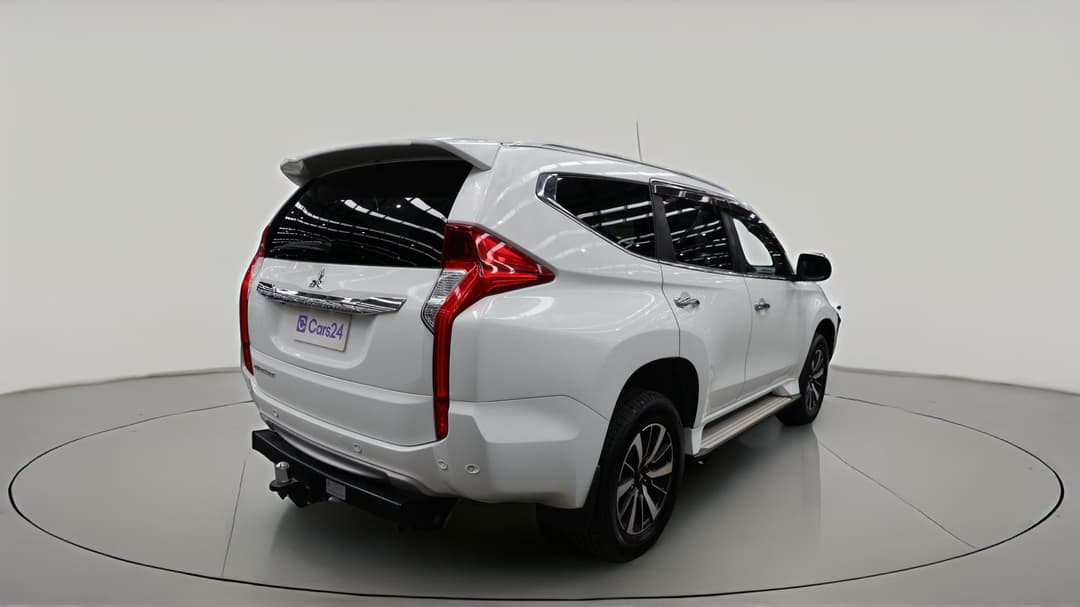 2016 Mitsubishi Pajero Sport Exceed (4x4) 7 Seat, Automatic, 167083 km, Right Back Diagonal (45- Degree) View