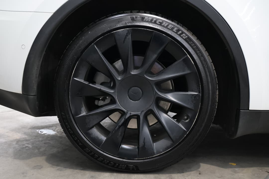 2022 Tesla Model Y Rear-wheel Drive, Automatic, 59368 km, Right Rear Wheel