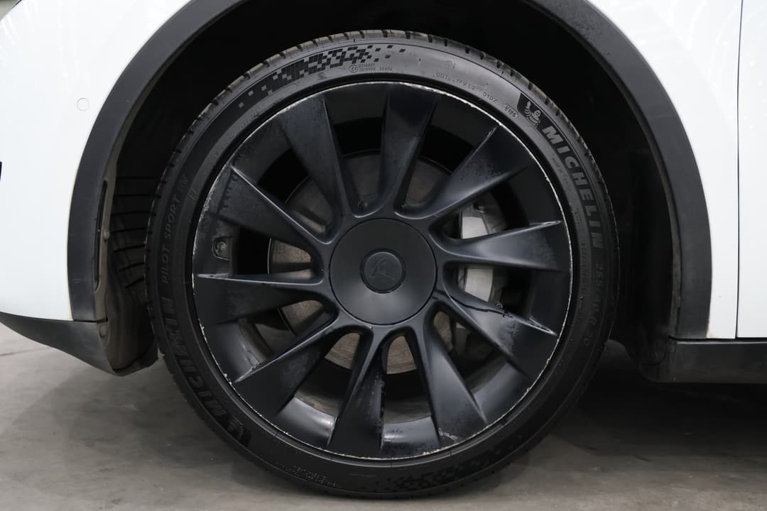 2022 Tesla Model Y Rear-wheel Drive, Automatic, 59368 km, Left Front Wheel
