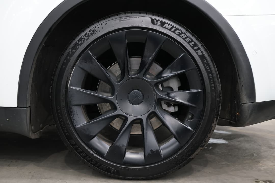 2022 Tesla Model Y Rear-wheel Drive, Automatic, 59368 km, Left Rear Wheel