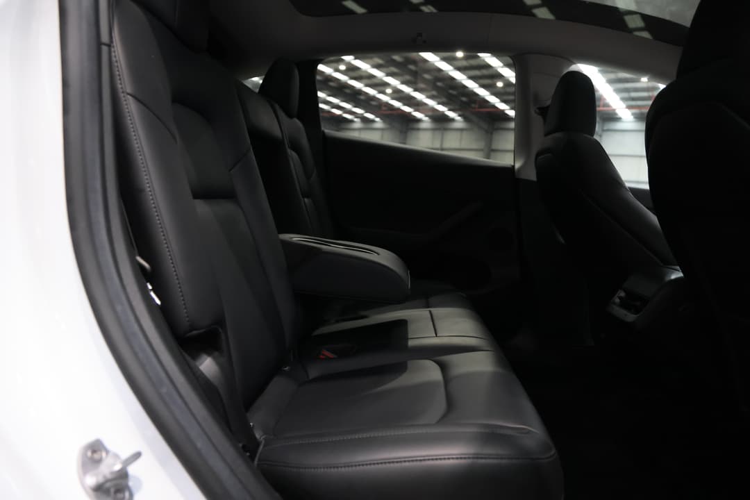 2022 Tesla Model Y Rear-wheel Drive, Automatic, 59368 km, Right Side Rear Door Cabin View