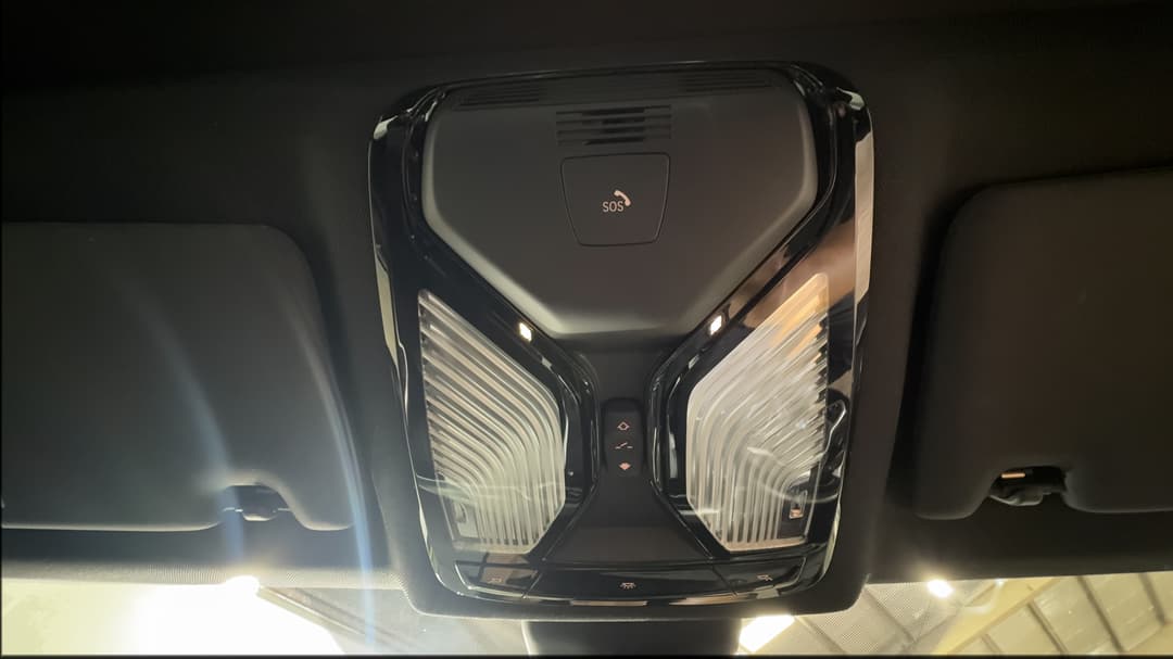On-Roof Controls/Sunglass holder