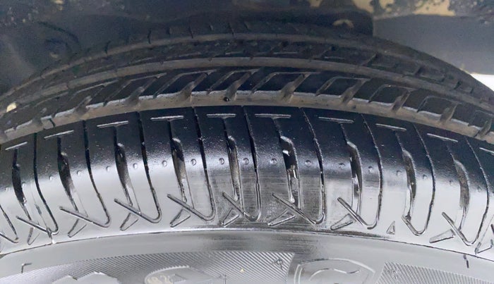 2018 Maruti Eeco 5 STR WITH AC PLUSHTR, Petrol, Manual, 12 km, Right Front Tyre Tread