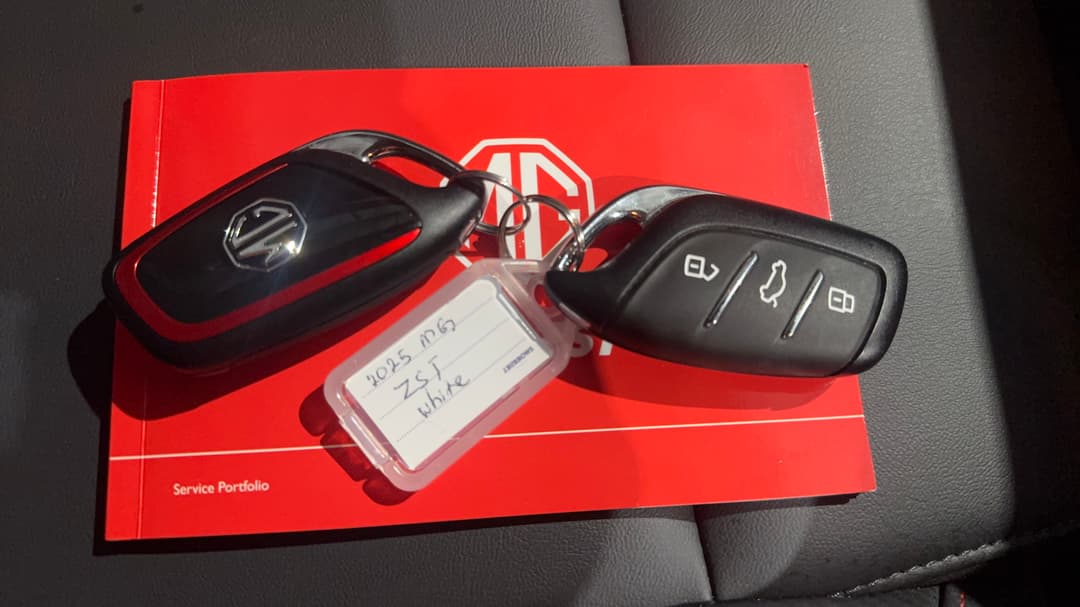 2025 MG Zst Vibe, Automatic, 18428 km, Key Close-up
