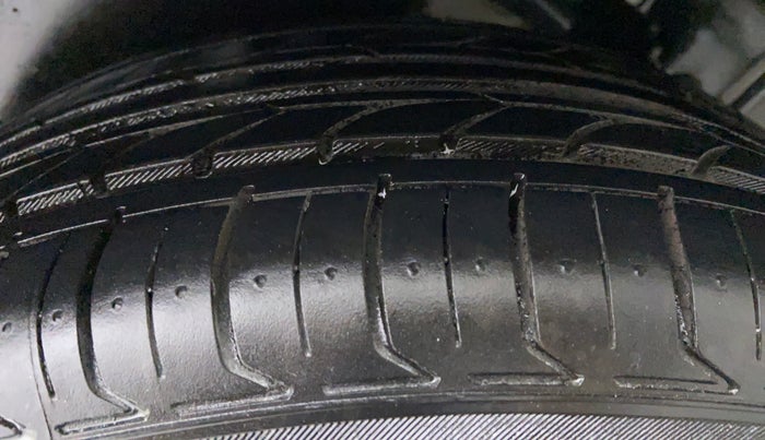 2016 Skoda Rapid AMBITION 1.6 MPFI MT, Petrol, Manual, 48,477 km, Left Rear Tyre Tread