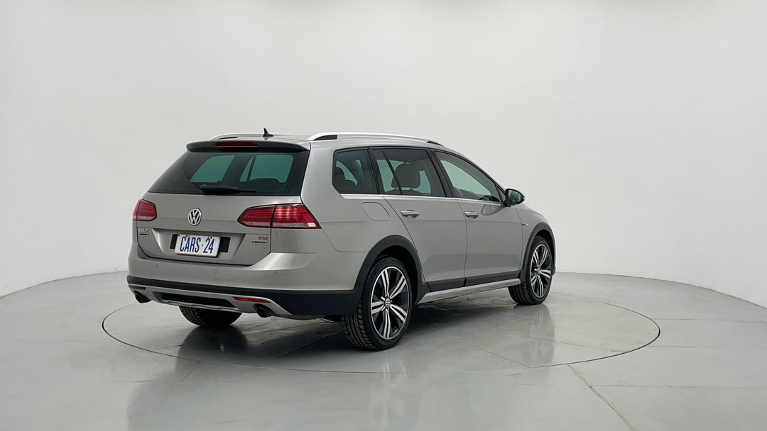 Right Back Diagonal (45- Degree) View