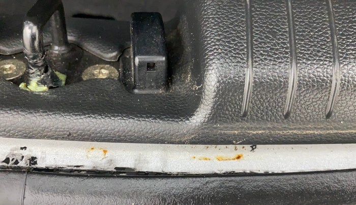 2018 Hyundai Grand i10 SPORTZ (O) 1.2 KAPPA VTVT, Petrol, Manual, 52,936 km, Dicky (Boot door) - Minor rust Inside Panel