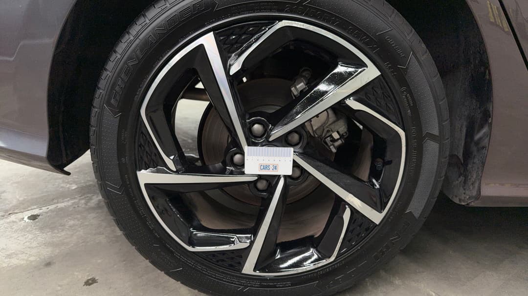 2023 MG Mg5 Essence, Automatic, 42431 km, Wheels Rim Rear RHS Gutter Rash
