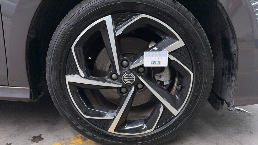 2023 MG Mg5 Essence, Automatic, 42431 km, Wheels Rim Front RHS Gutter Rash