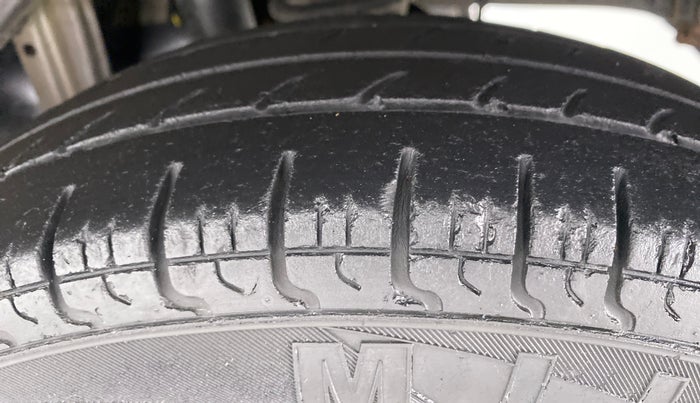 2015 Maruti Alto 800 LXI, Petrol, Manual, 70,604 km, Left Rear Tyre Tread