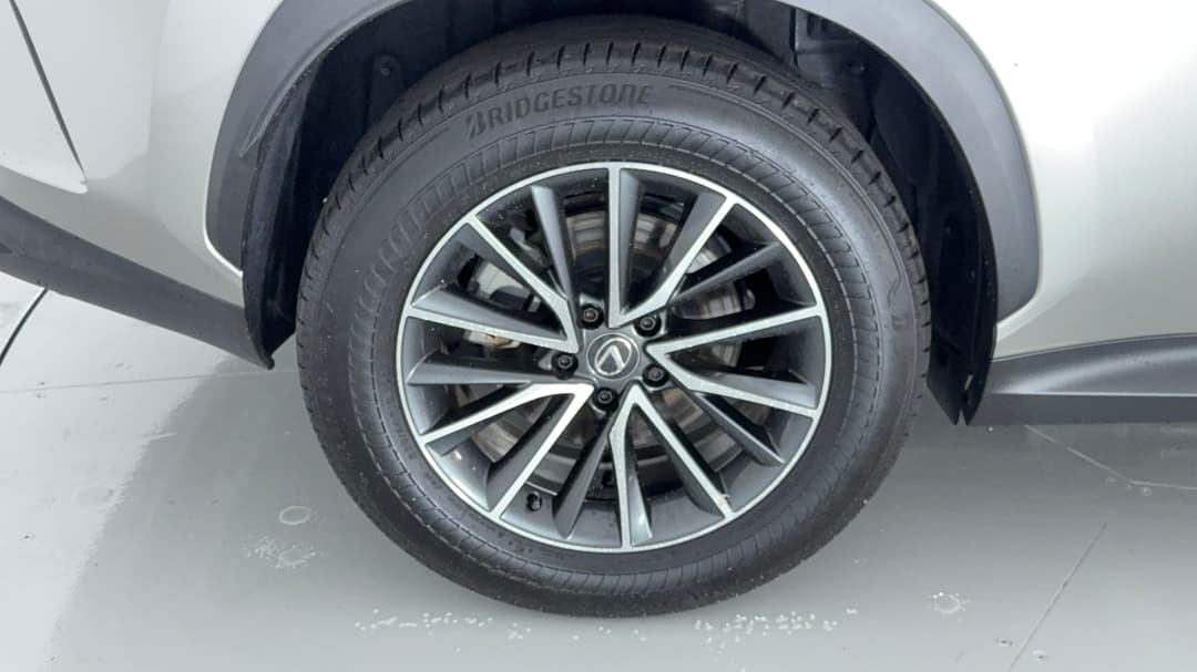2023 Lexus Nx250 2WD, Automatic, 11670 km, Right Rear Wheel