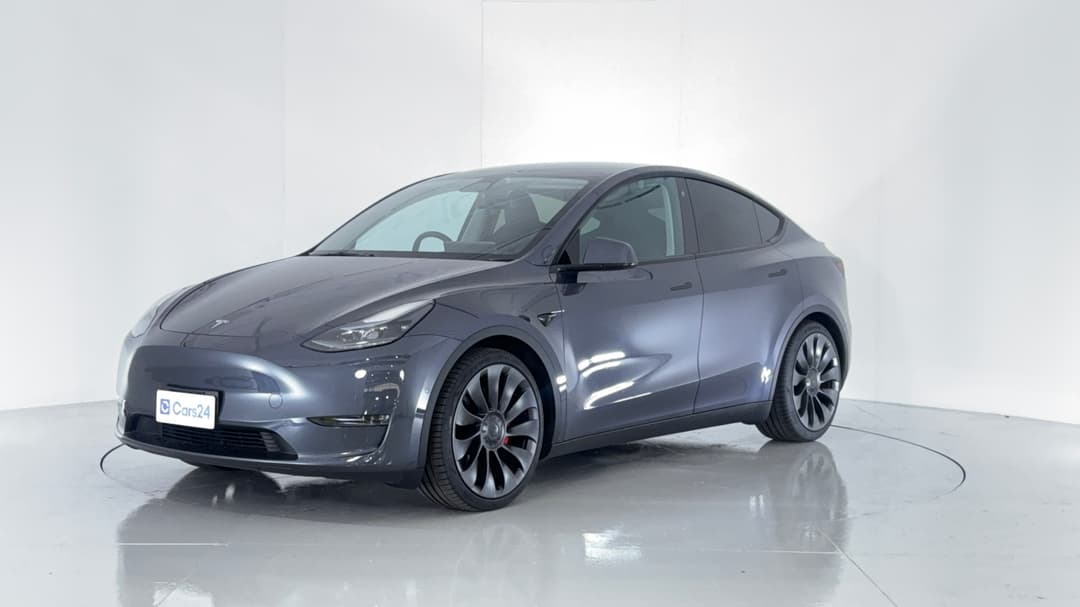 2023 Tesla Model Y Performance, Automatic, 31018 km, Left Front Diagonal (45- Degree) View