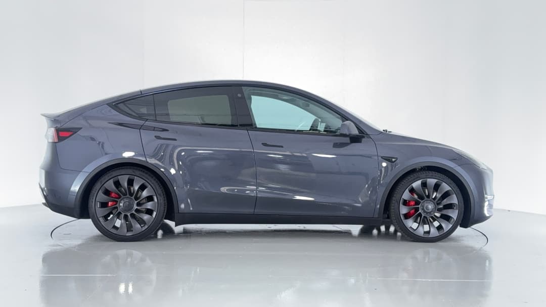 2023 Tesla Model Y Performance, Automatic, 31018 km, Right Side View