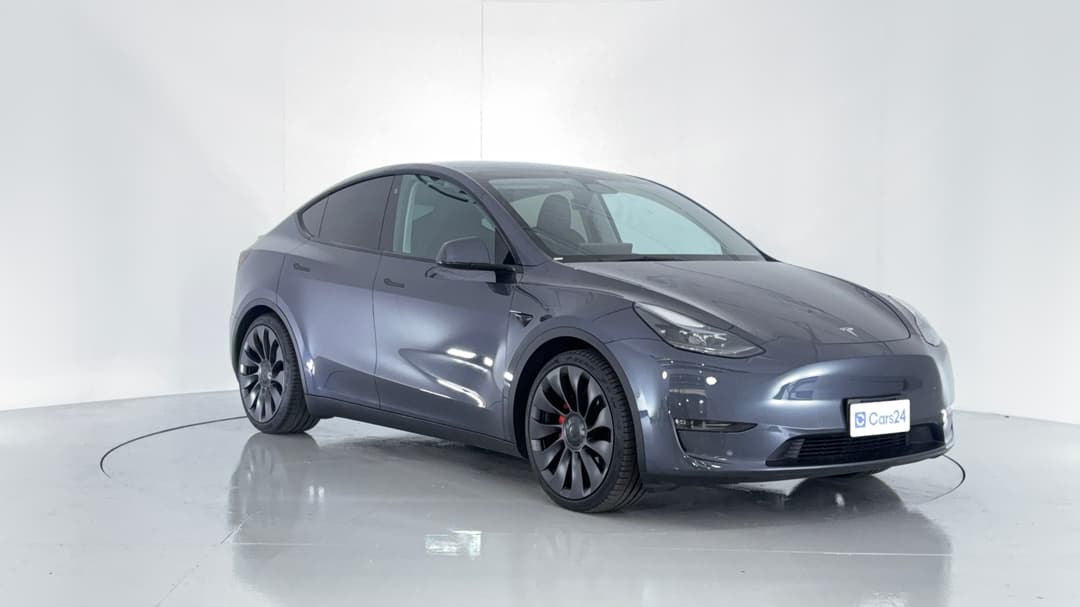 2023 Tesla Model Y Performance, Automatic, 31018 km, Right Front Diagonal (45- Degree) View