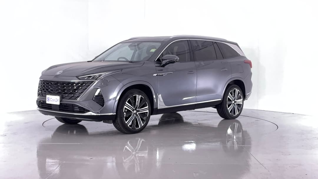 2025 MG MG Qs Essence AWD, Automatic, 12213 km, Right Back Diagonal (45- Degree) View