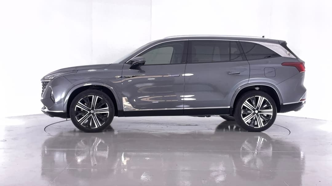 2025 MG MG Qs Essence AWD, Automatic, 12213 km, Right Side View