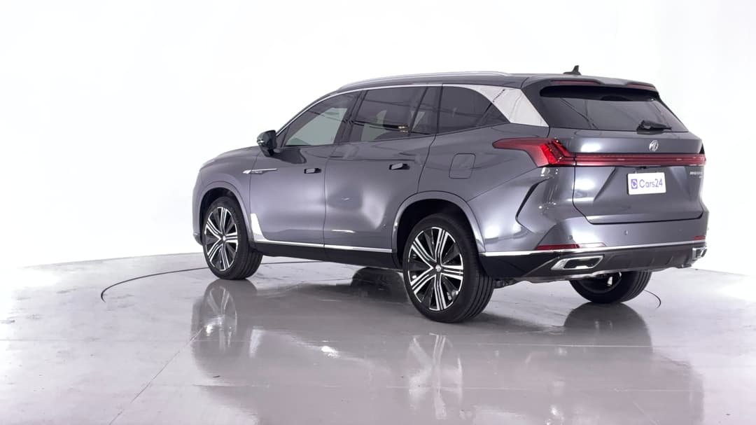 2025 MG MG Qs Essence AWD, Automatic, 12213 km, Right Front Diagonal (45- Degree) View